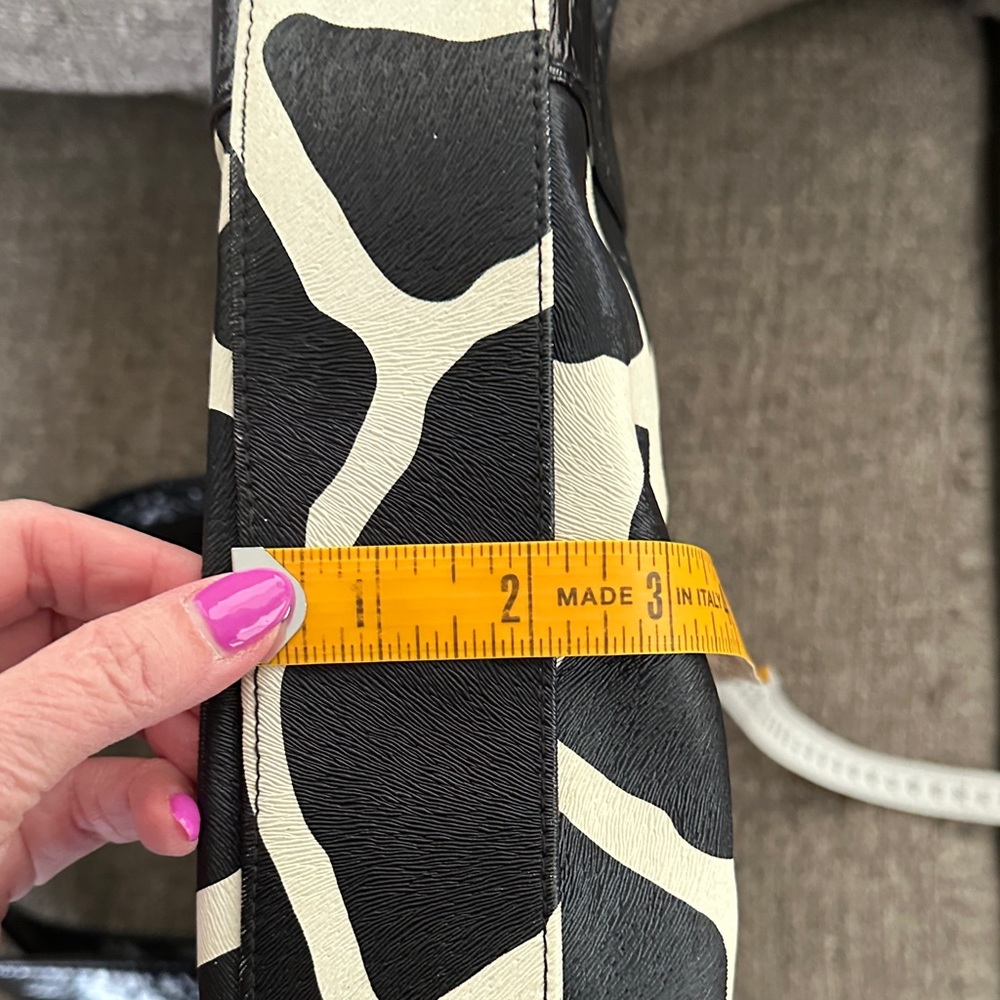 Stylish Black and White Tote Bag - Picture 9 of 16